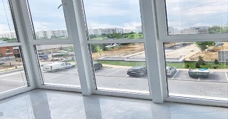 Панорамное остекление балкона Серов цена от 11 тыс. руб. м/п.